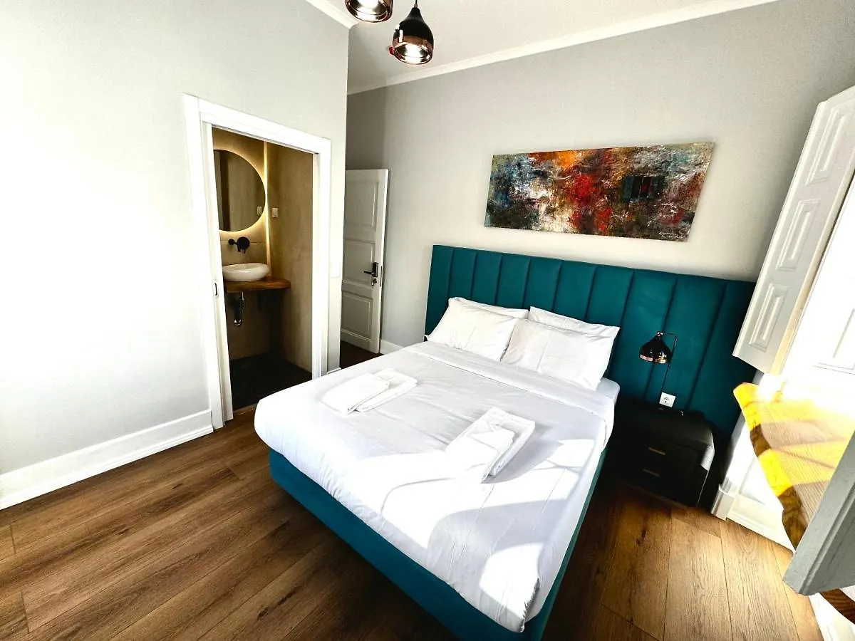 Relax And Explore Lisbon Suites And Rooms