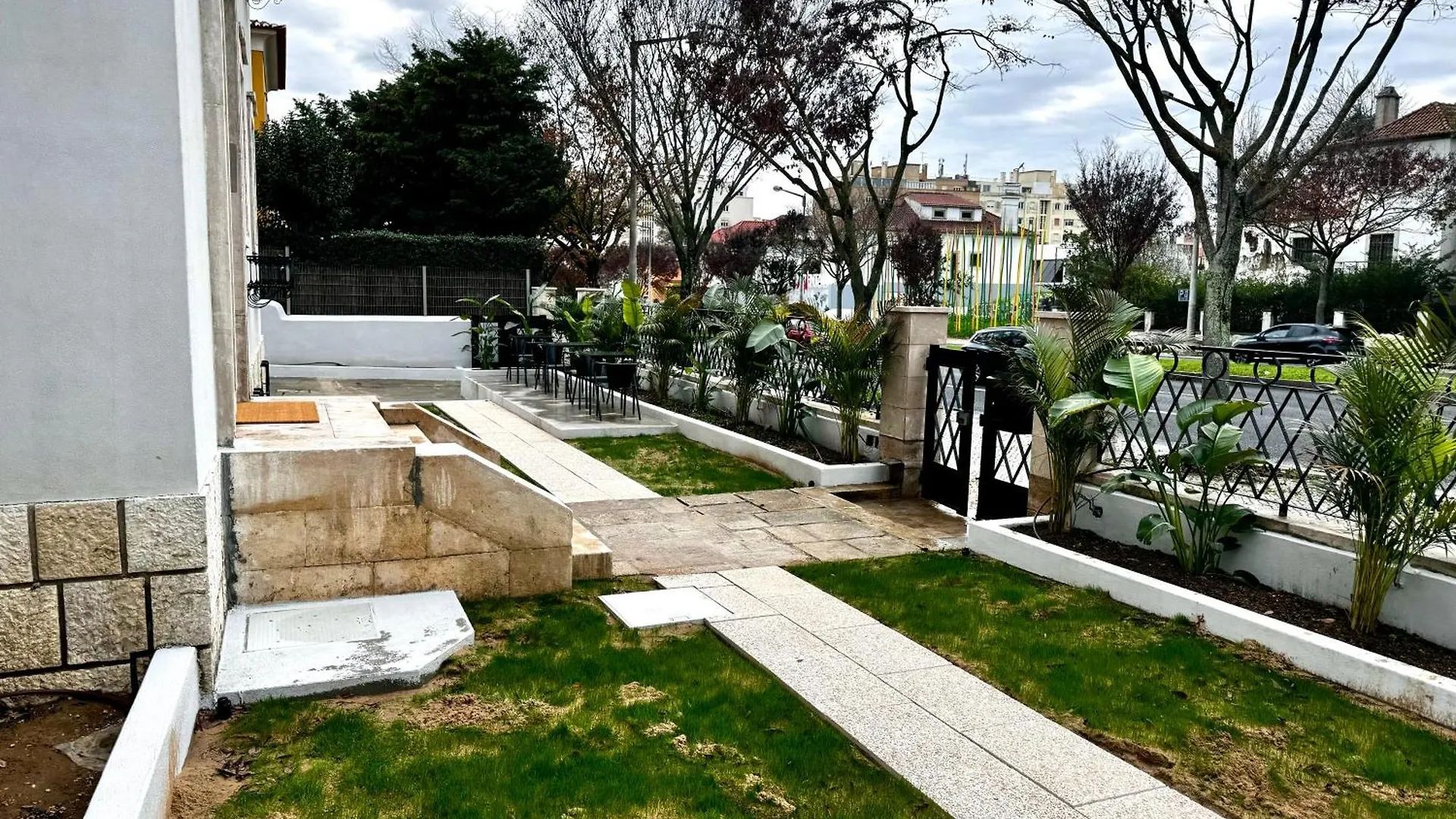 Relax And Explore Lisbon Suites And Rooms
