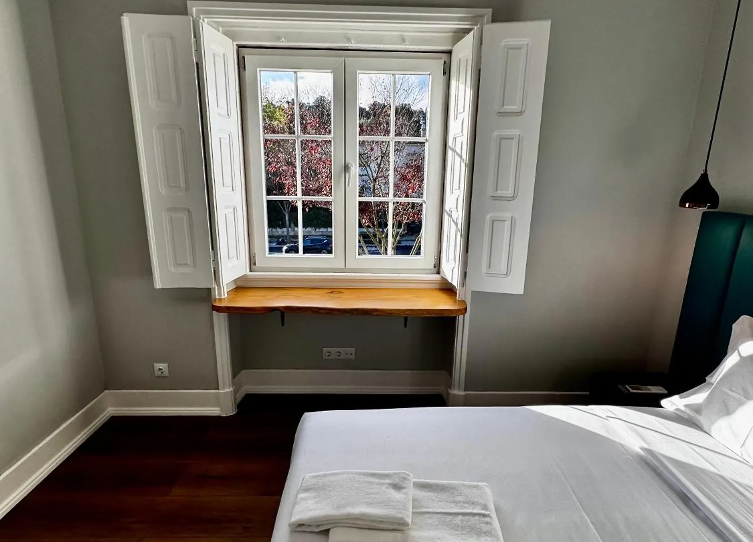 Relax And Explore Lisbon Suites And Rooms
