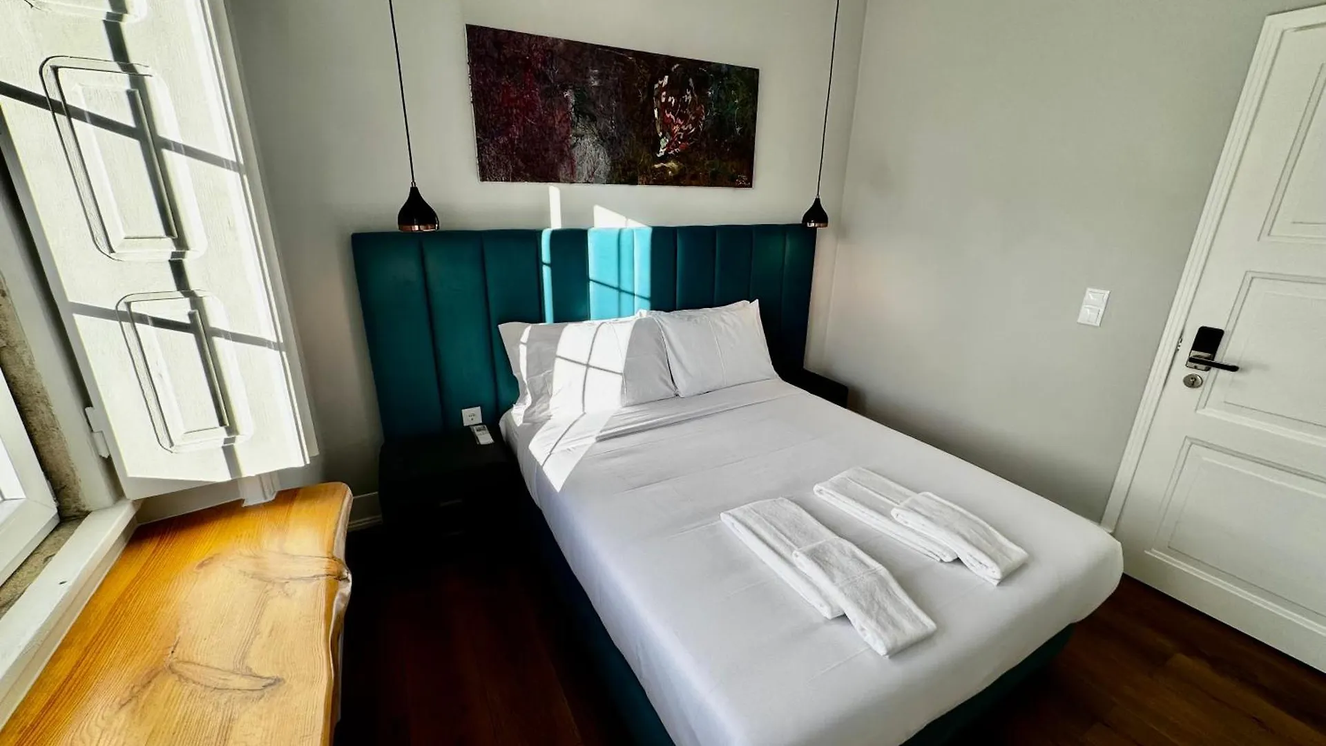 Relax And Explore Lisbon Suites And Rooms