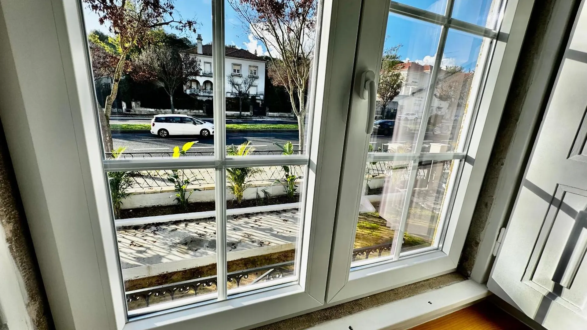 Relax And Explore Lisbon Suites And Rooms 0*,  Portugal
